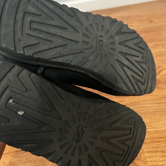 Used UGGS - Picture 4 of 5